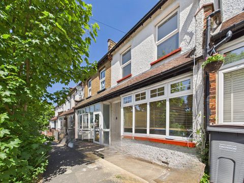 Stoats Nest Road, Coulsdon CR5
