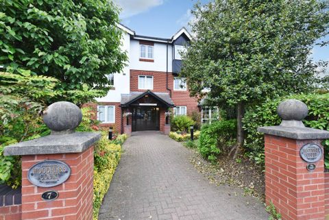 Avenue Road, Southgate N14