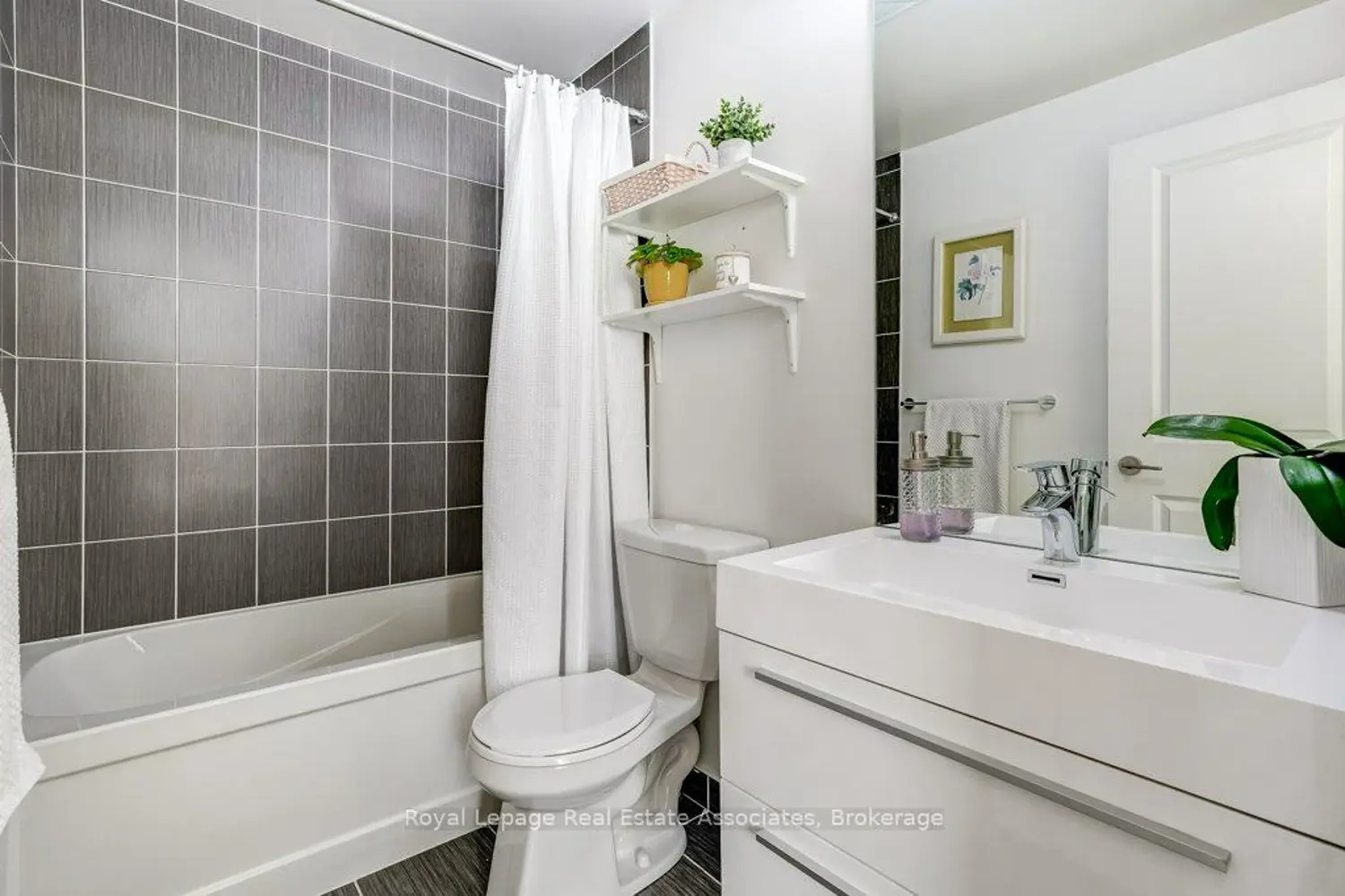 Additional image 14 of 15 Zorra Street 209