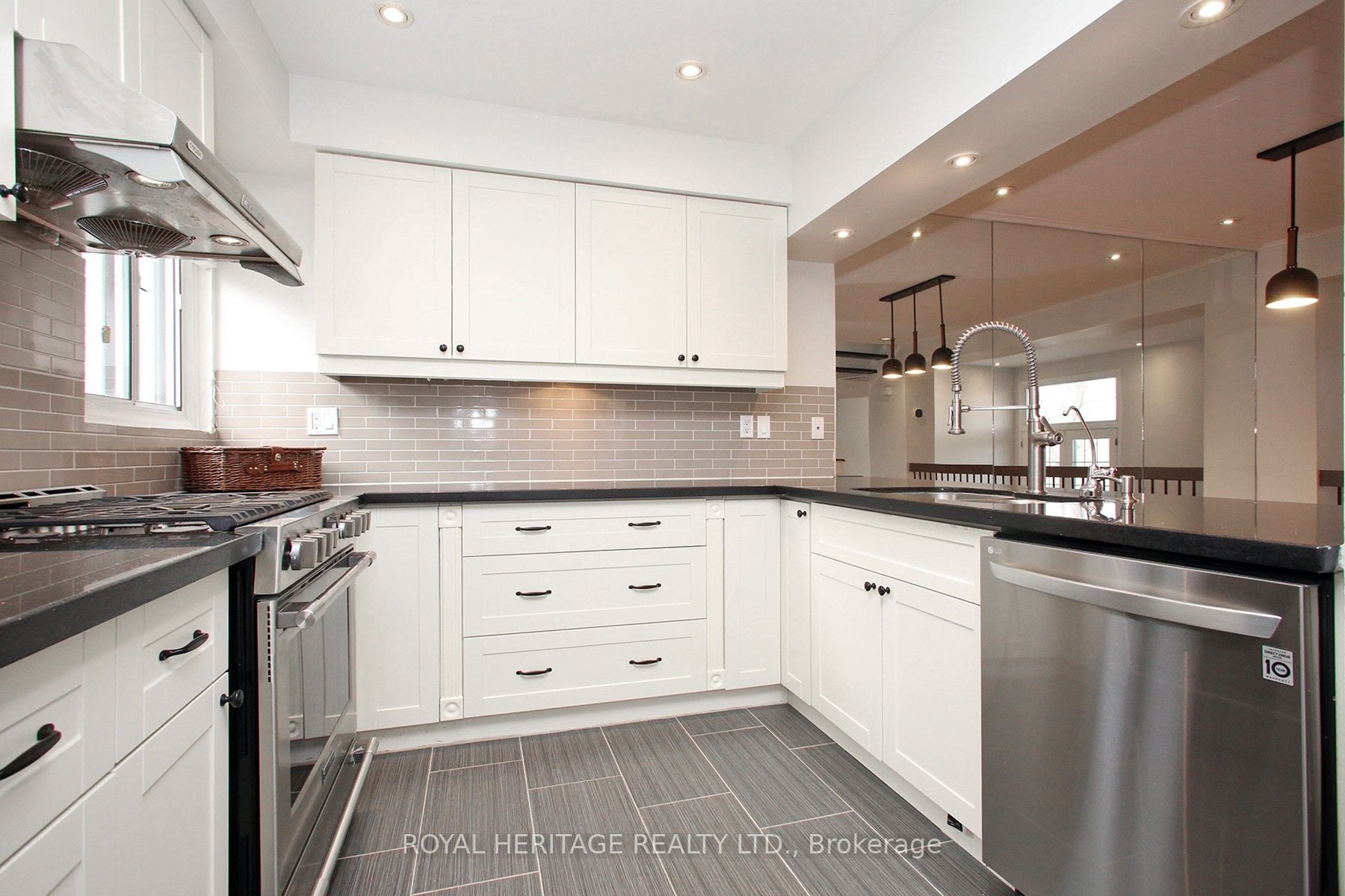 Additional image 5 of 6-24 Reid Drive, Mississauga, ON, L5M 2A6