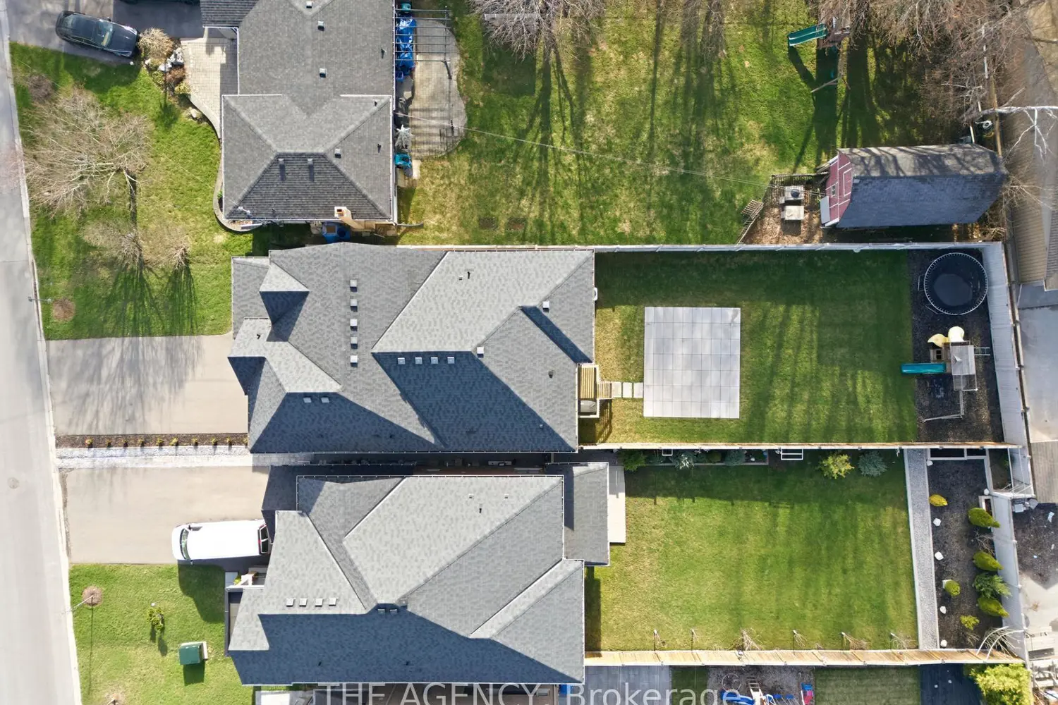 10 Maple Ave W Avenue