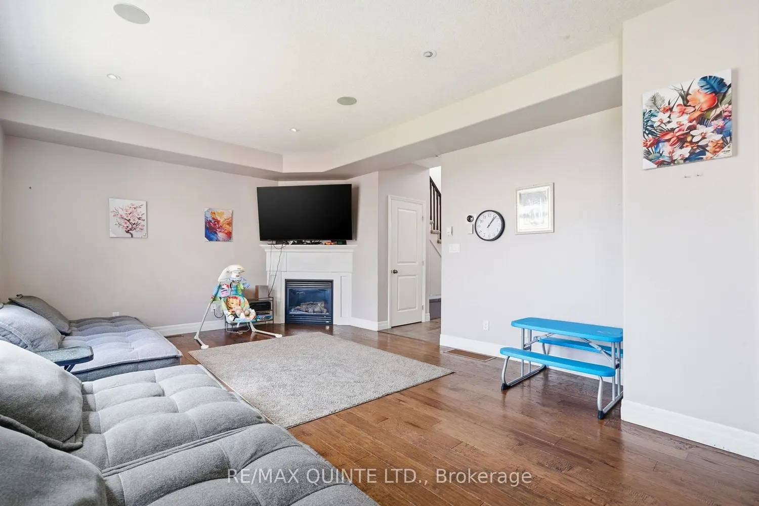 47 Hanover Court photo 4