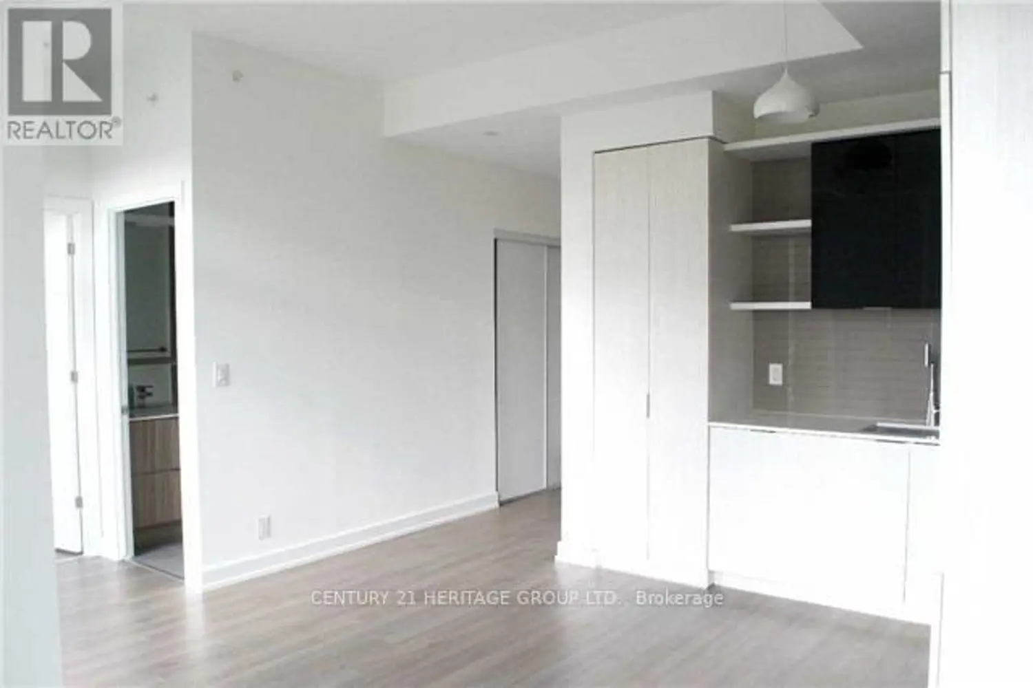 6 Parkwood Avenue 512 photo 4