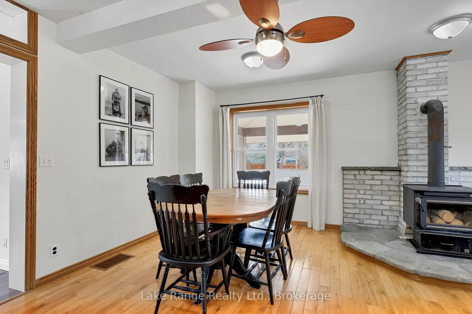 537 Inglis Street photo 4