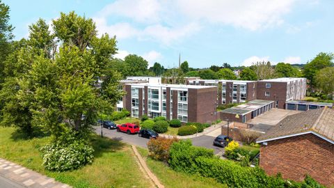 Rushmead, Richmond TW10