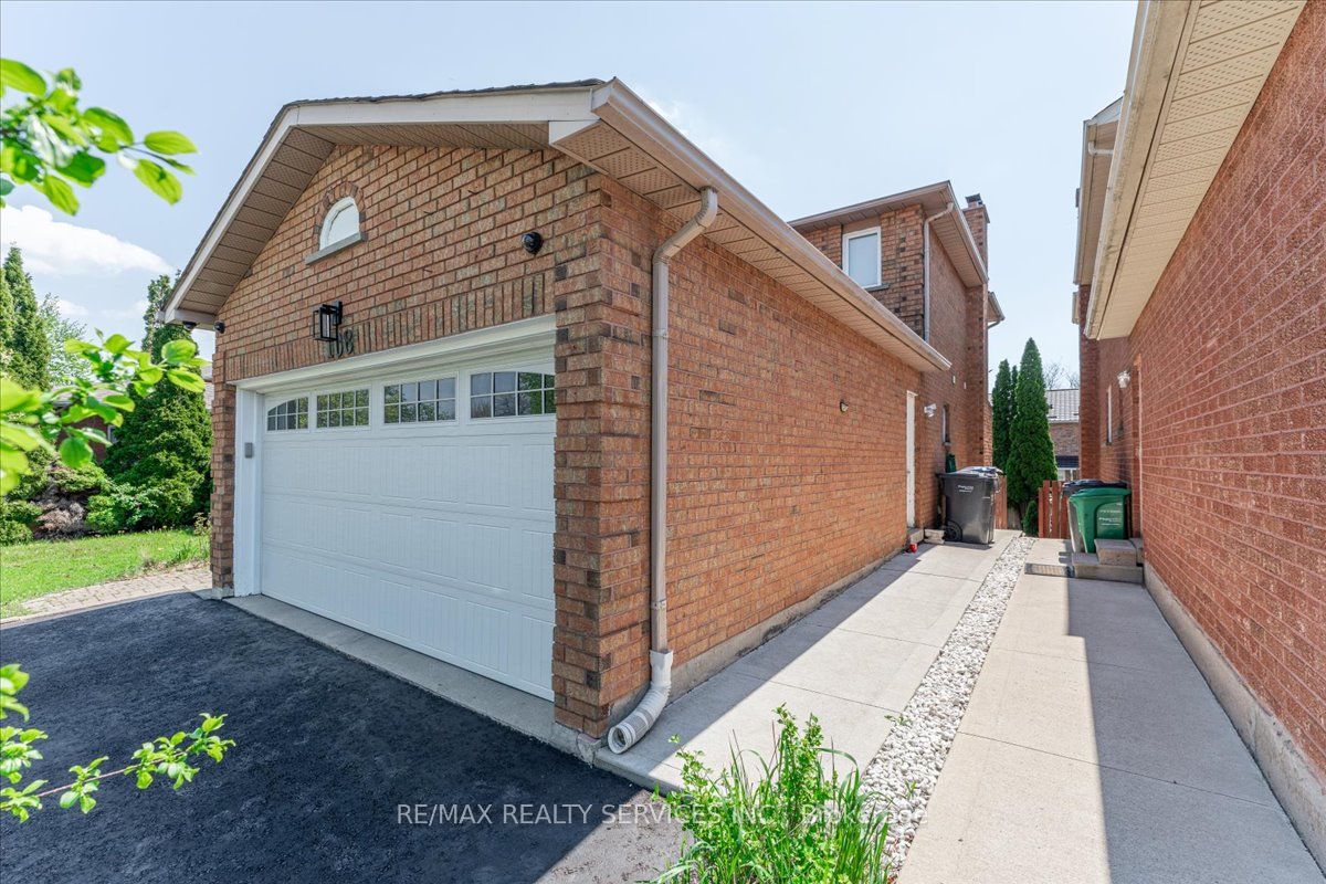 Additional image 3 of 108 Candy Crescent, Brampton, ON, L6X 3Z8