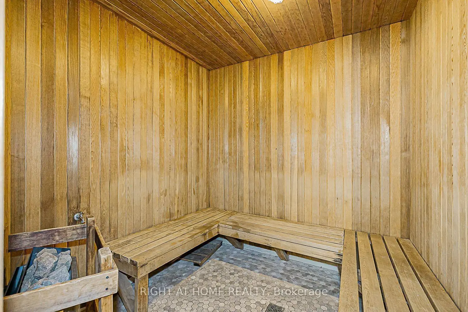 Additional image 14 of 8 Maison Parc Court 305