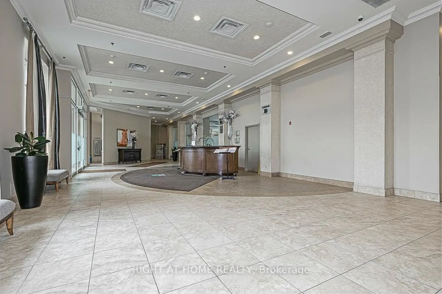 Additional image 2 of 8 Maison Parc Court 305