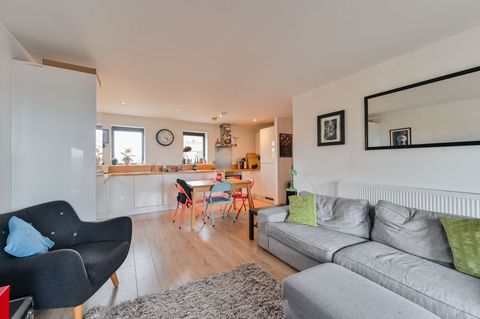 Bourbon Road SW9, Oval, London