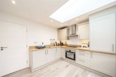 High Street, Hampton Wick KT1