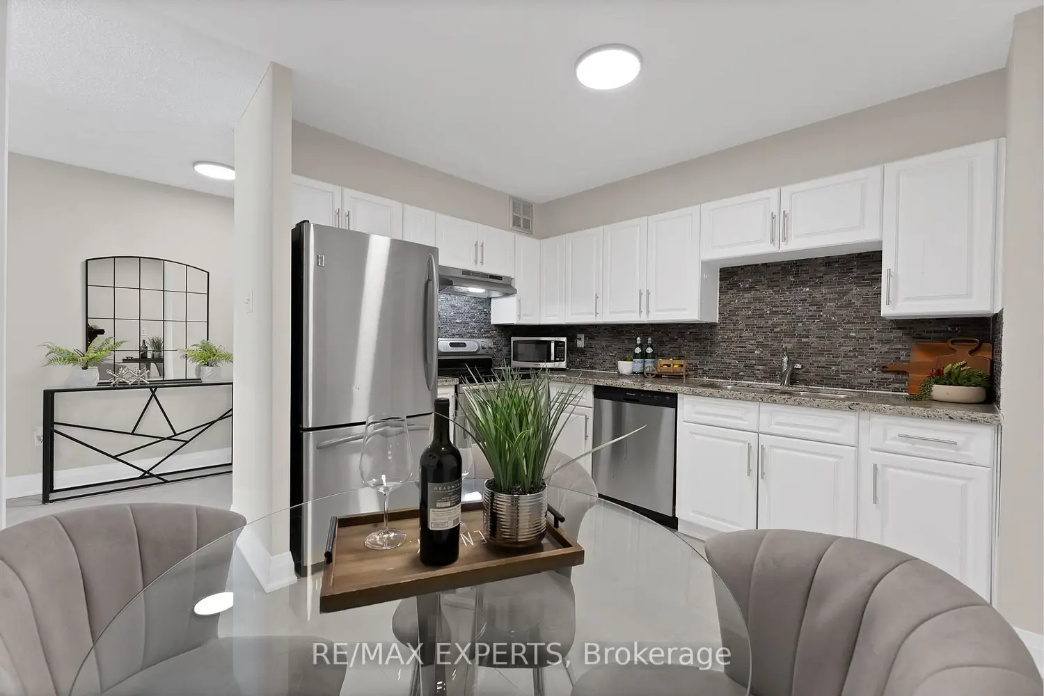 Additional image 8 of 45 Carlton Street 1114