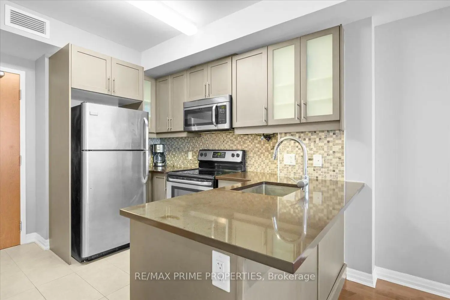 242 Rideau Street 2107 photo 5