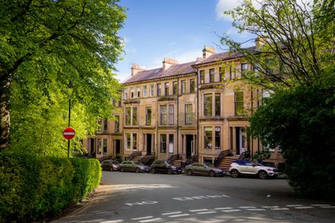 25 Athole Gardens, Dowanhill G12