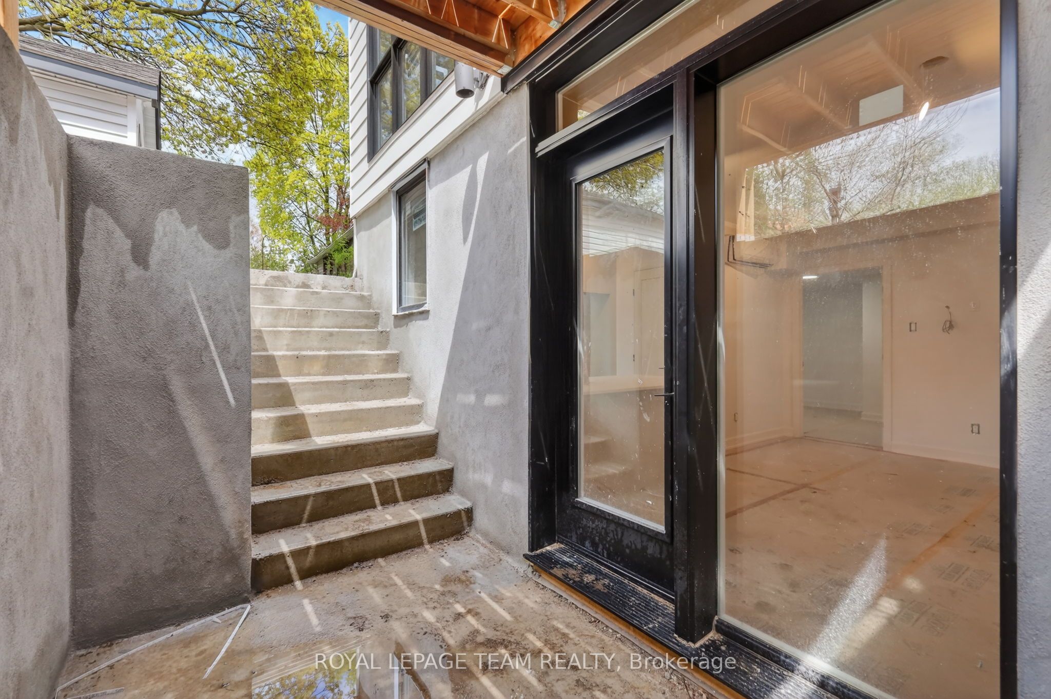 Additional image 2 of B-608 Tweedsmuir Avenue, Ottawa, ON, K1Z 5P3