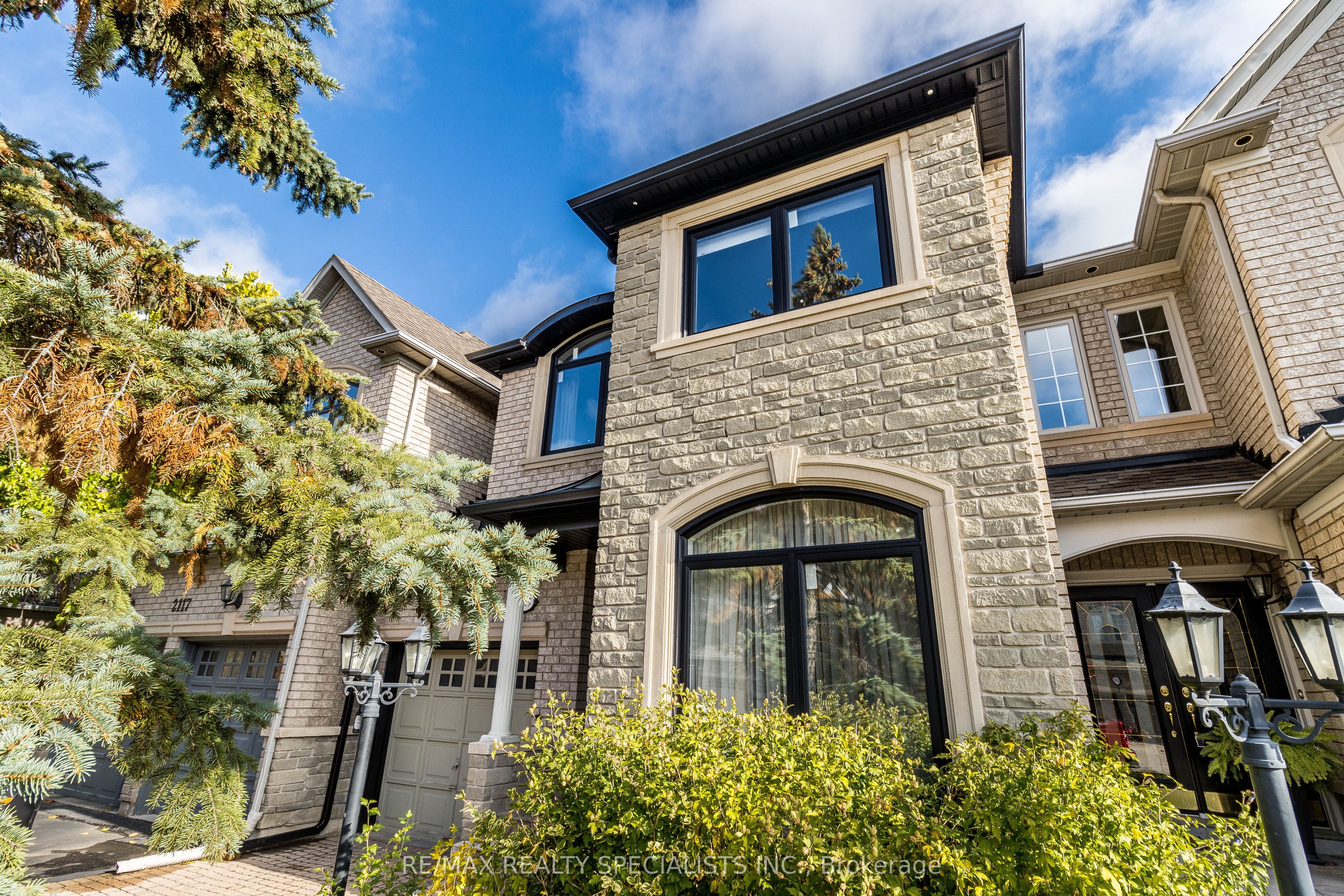 Additional image 3 of 2115 Pinevalley Crescent, Oakville, ON, L8H 6L8