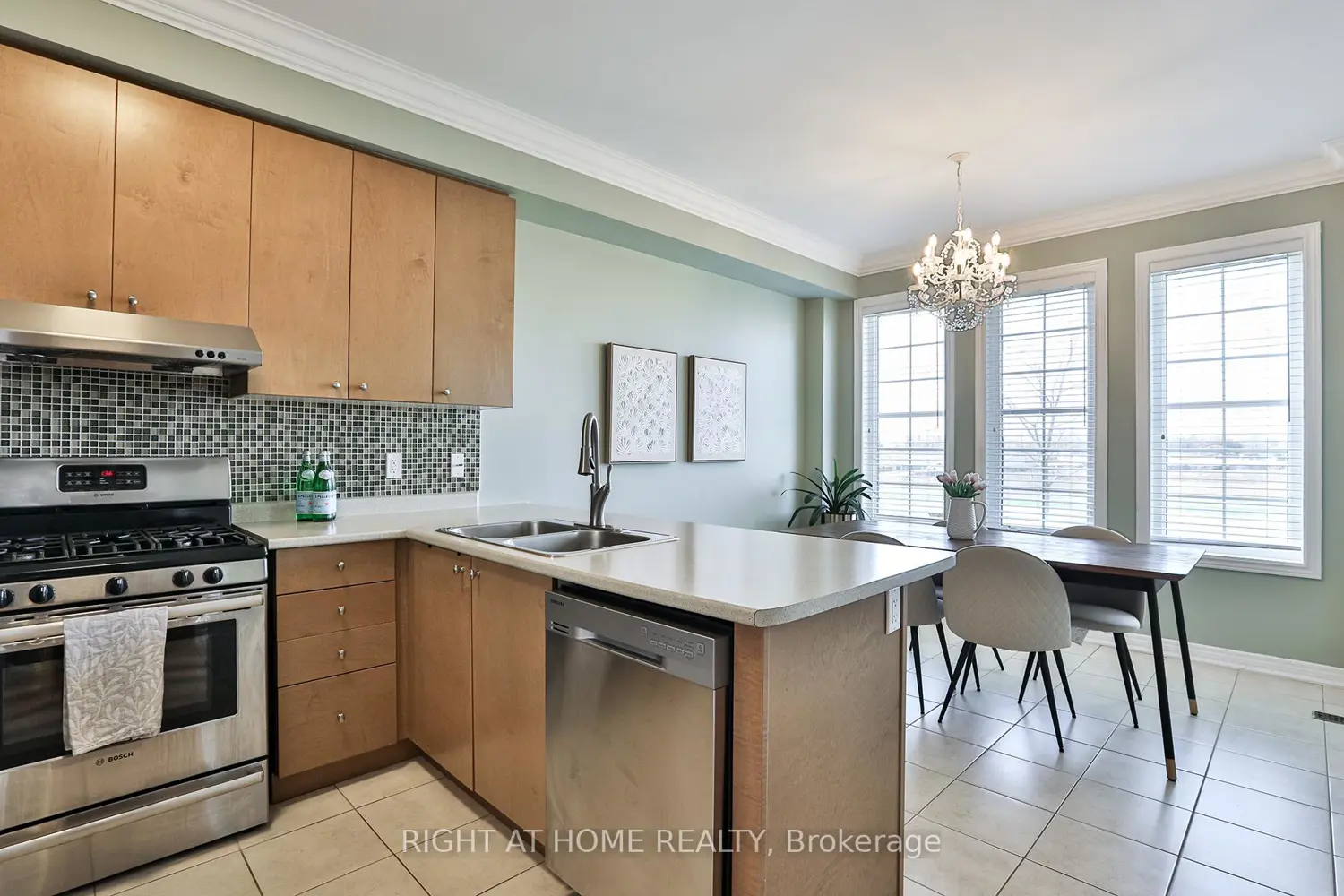 10681 Woodbine Avenue photo 5