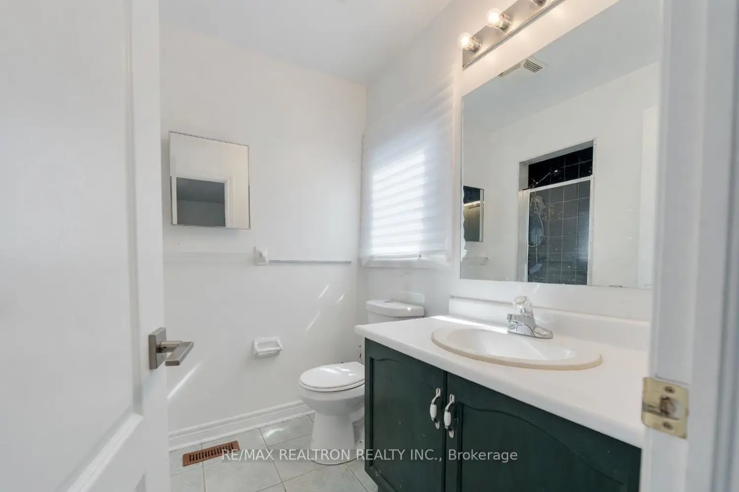 Additional image 13 of 206 Featherstone Avenue