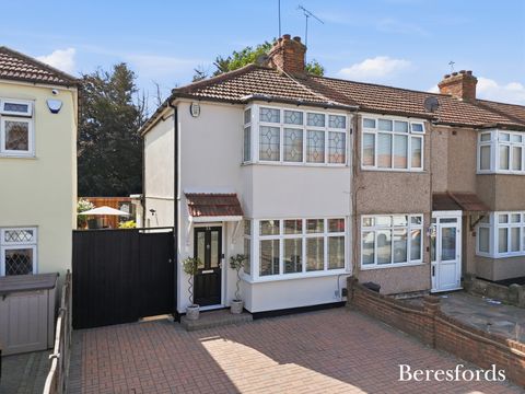Linley Crescent, Romford RM7