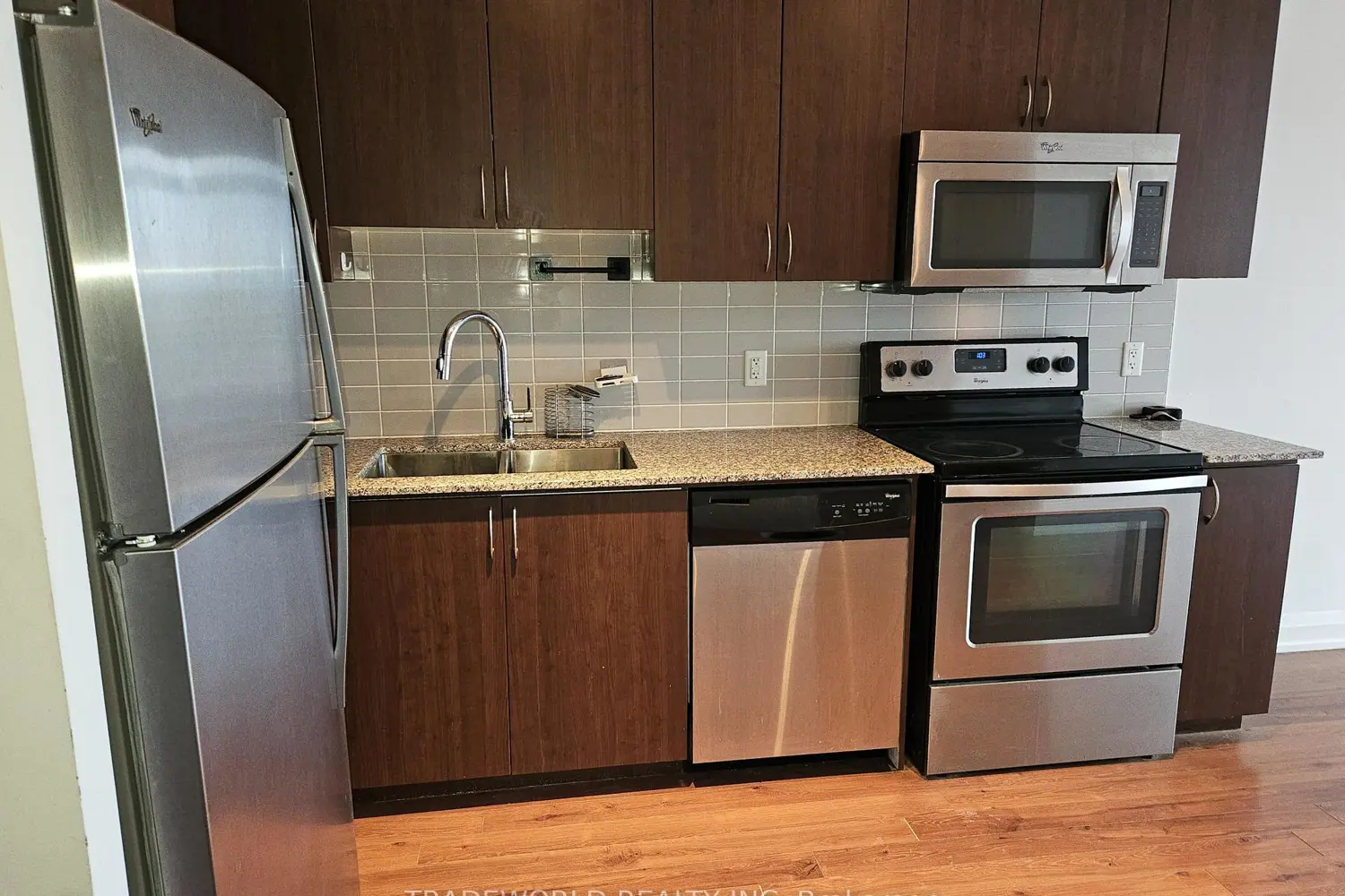 370 Highway 7 1009 photo 5