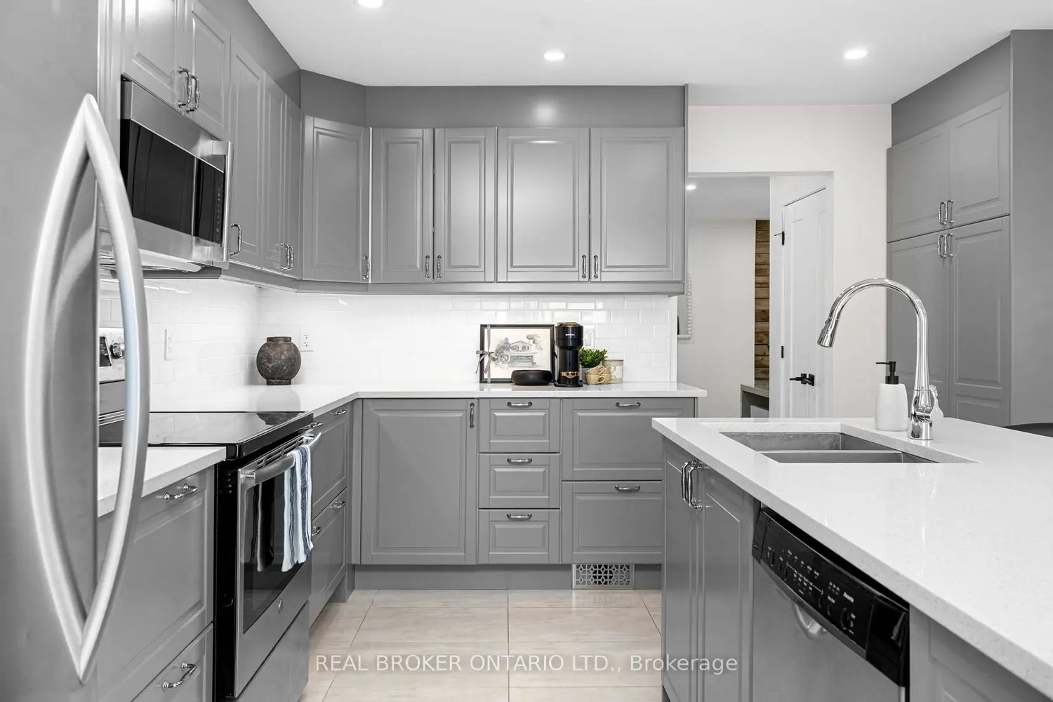2058 Wildflower Drive photo 3