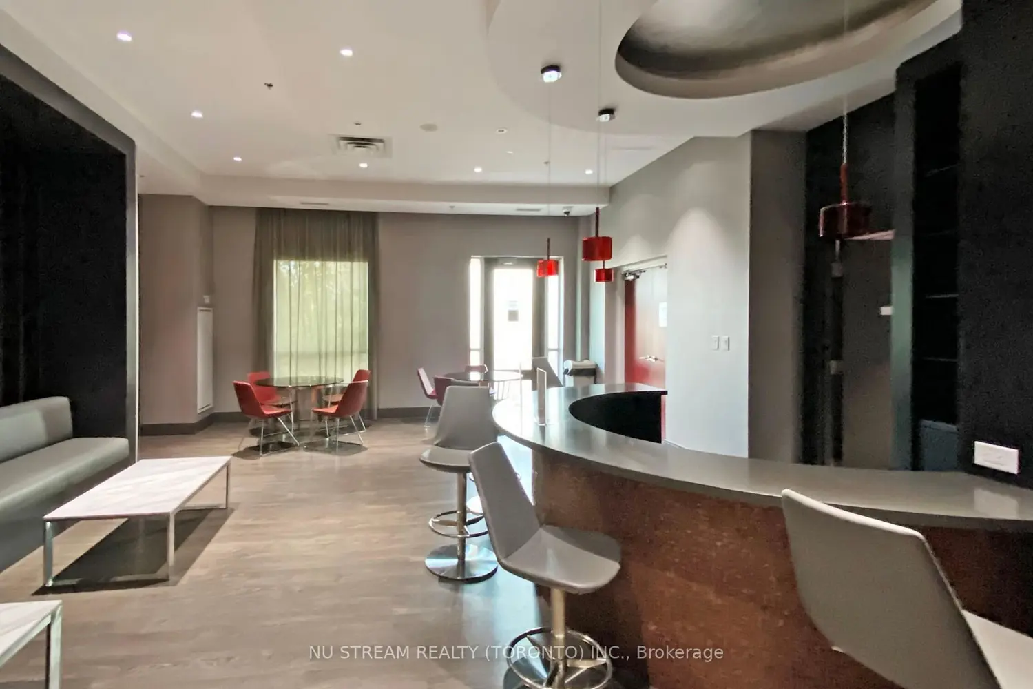 Additional image 13 of 540 Bur Oak Avenue 535