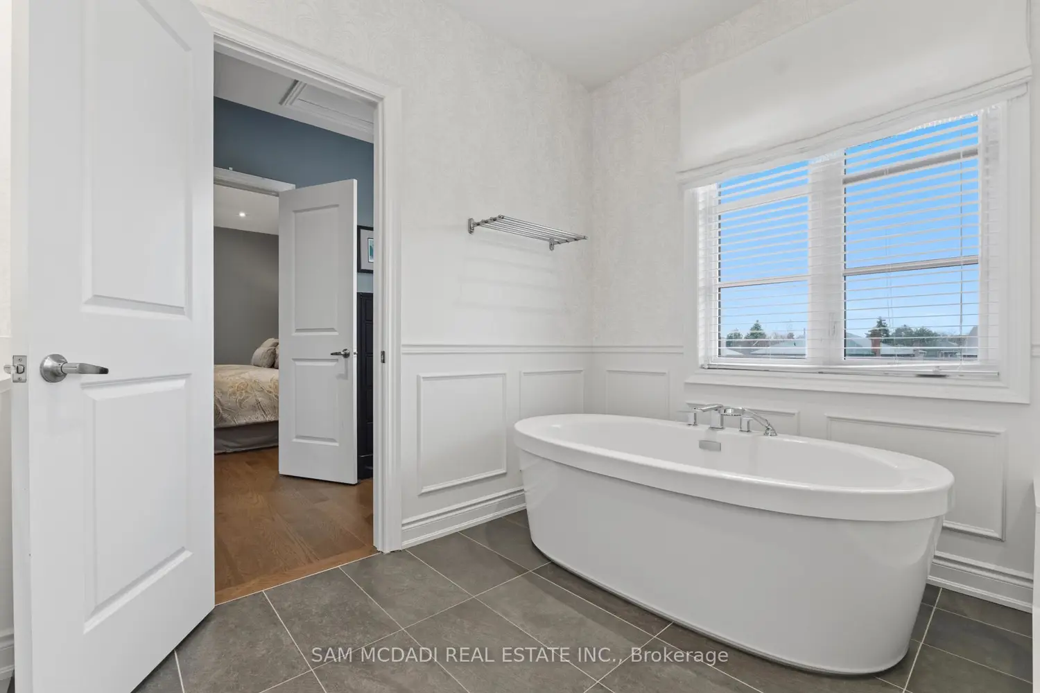 Additional image 14 of 2029 Queensborough Gate