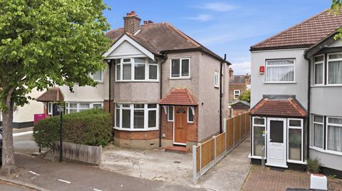 Queens Grove Road, Chingford E4