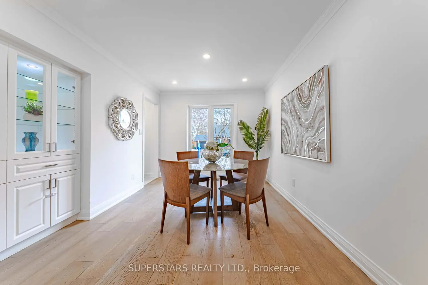 84 Lawrence Avenue photo 5