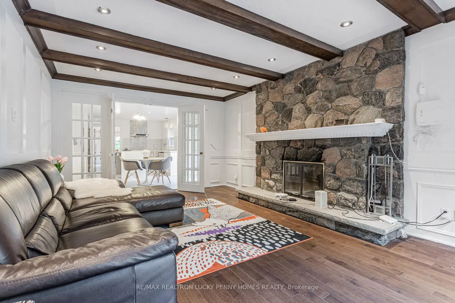 6 Village Squire Lane photo 5