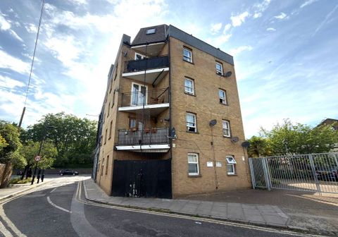 Flat E, 28 Upper Clapton Road, Clapton, London E5