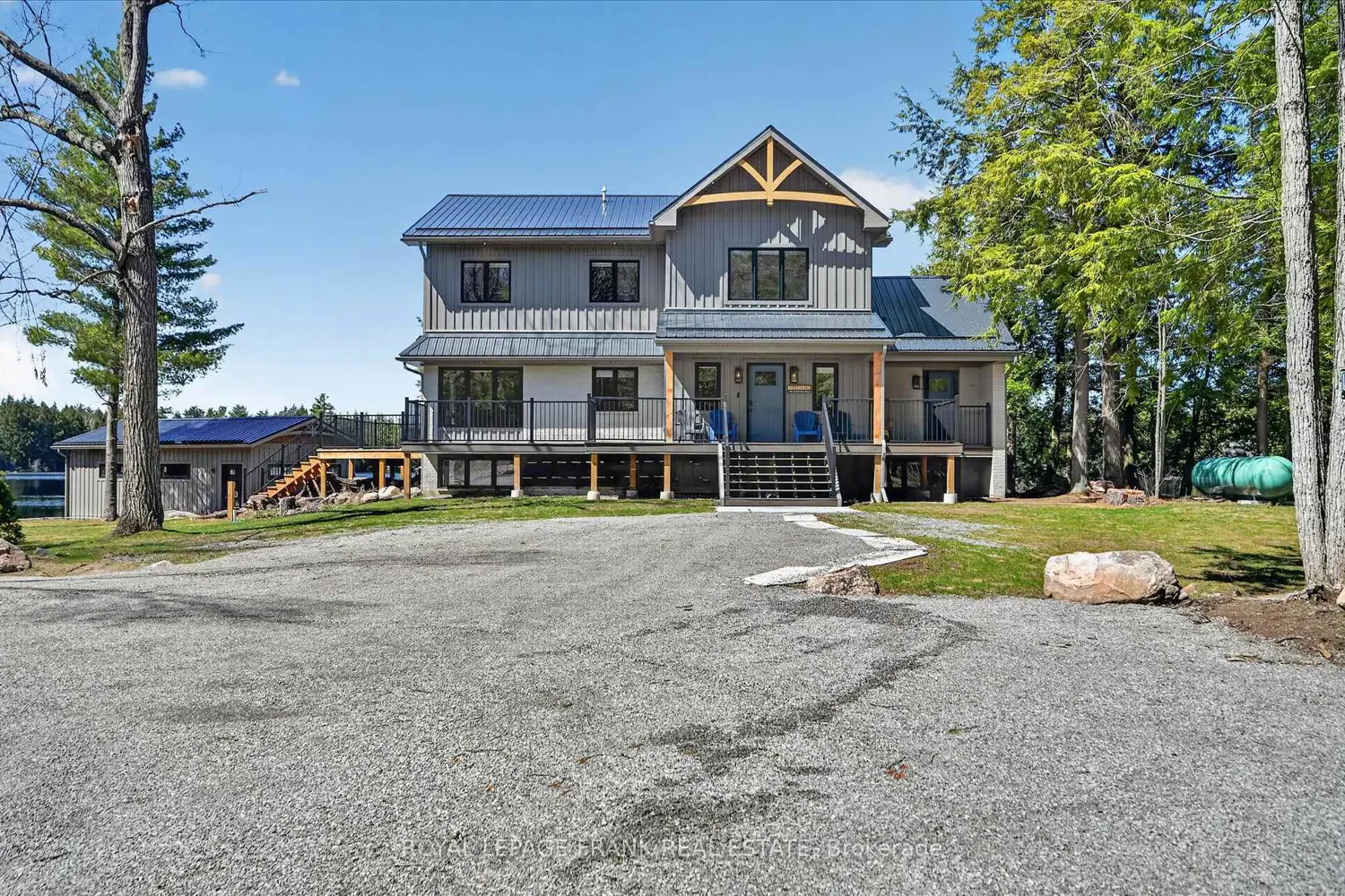 1484 Birchview Road photo 2