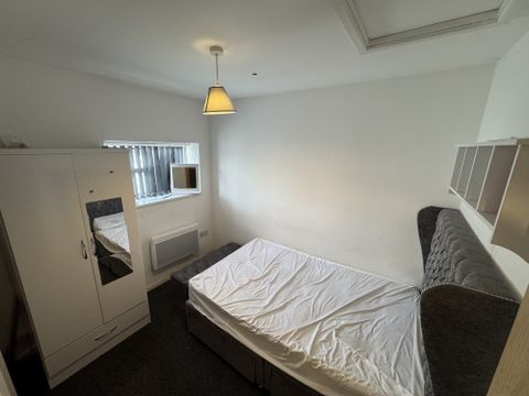 Flat D Cape Hill, Smethwick, West Midlands B66