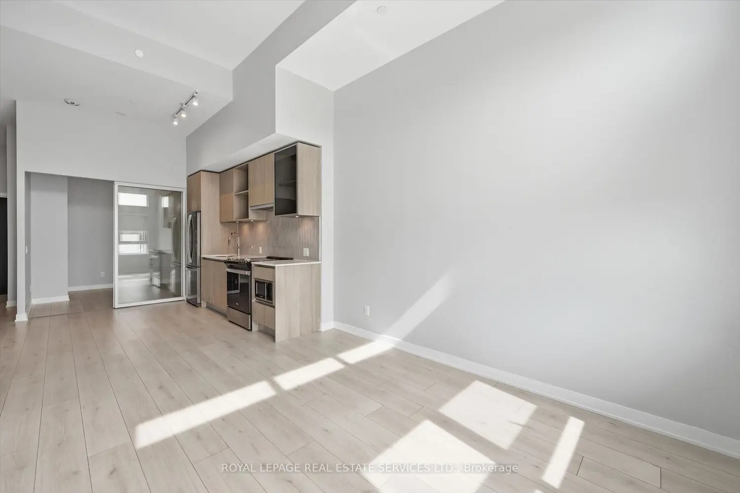 Additional image 12 of 405 Dundas Street 104