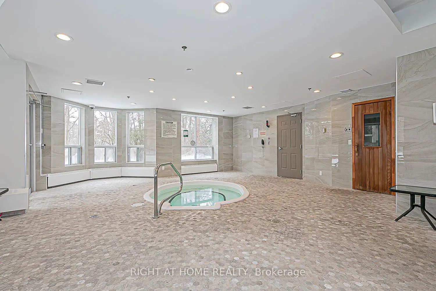Additional image 13 of 8 Maison Parc Court 305