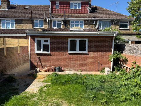 Berkeley Avenue, Hounslow TW4