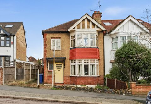 Ashurst Road, London N12