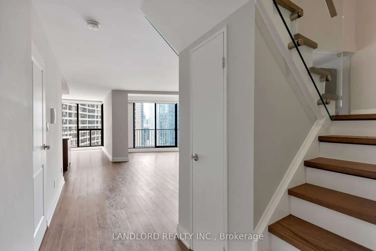 Additional image 4 of 33 Harbour Square 2208