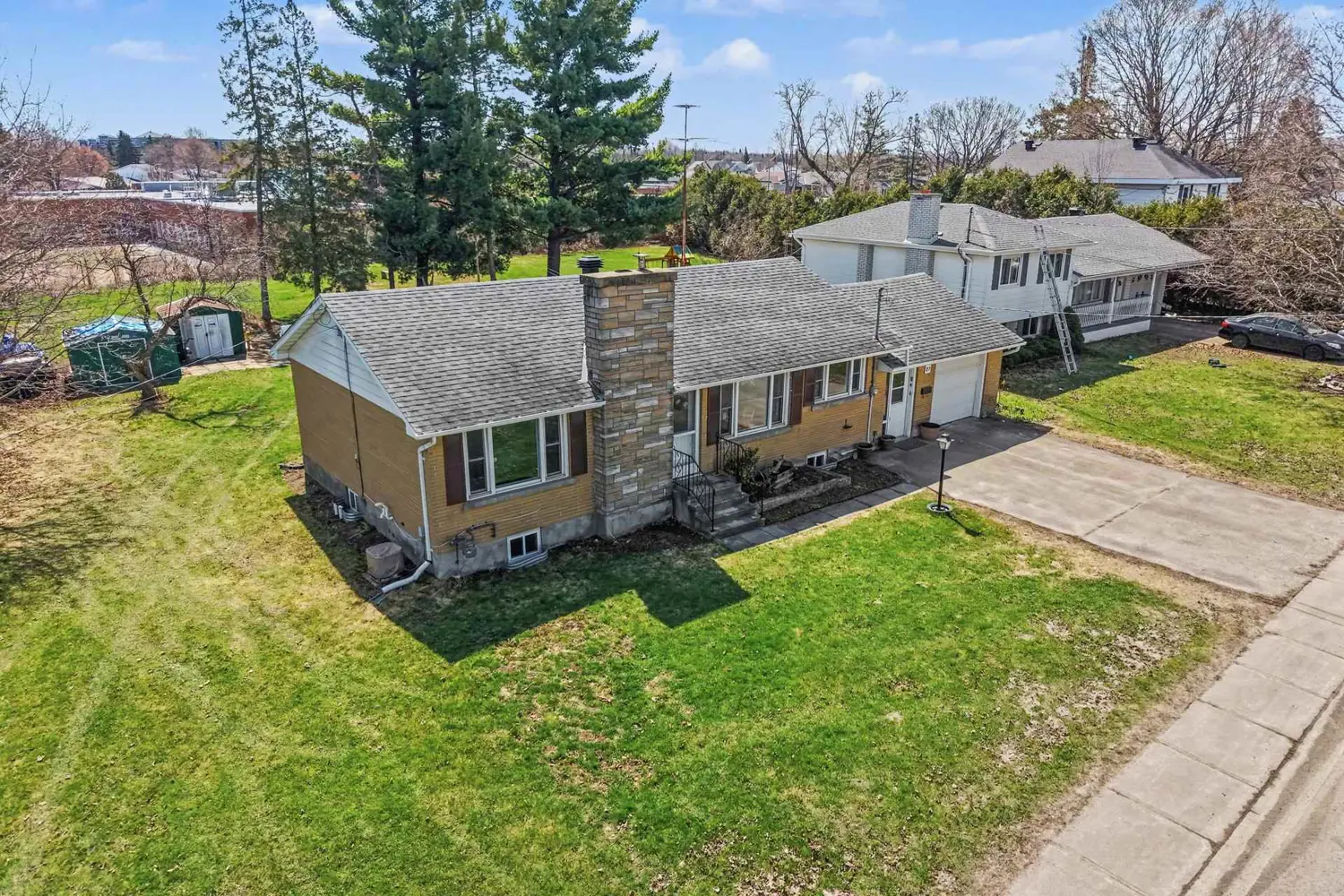 Additional image 18 of 27 Broadview Avenue