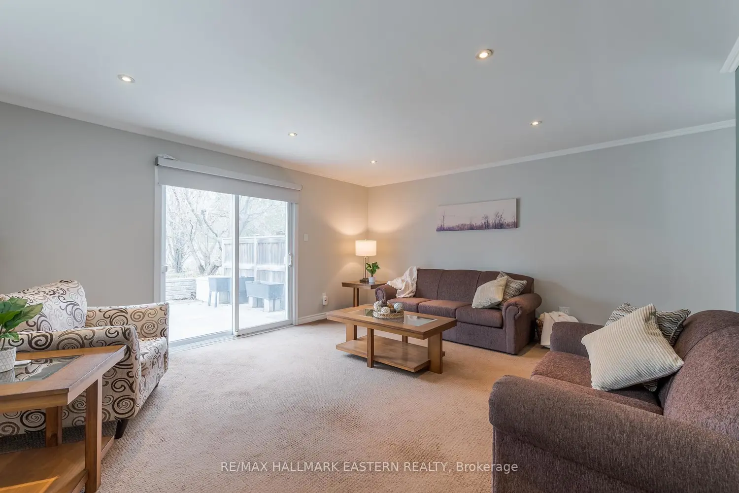 584 Paterson Street photo 5