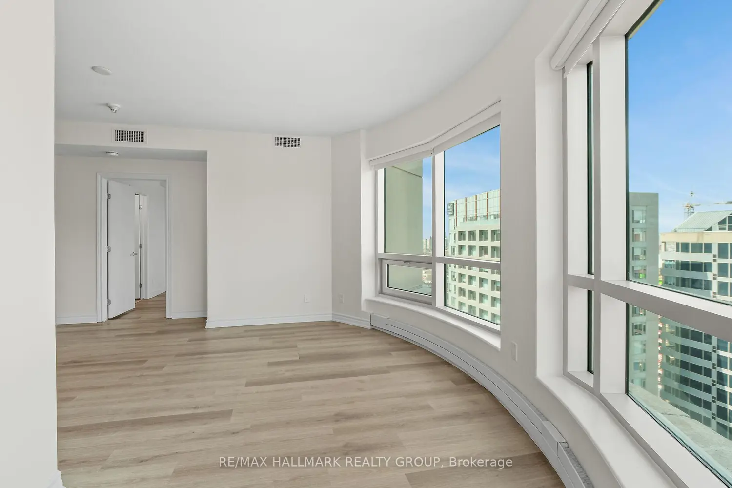 234 Rideau Street 2404 photo 3