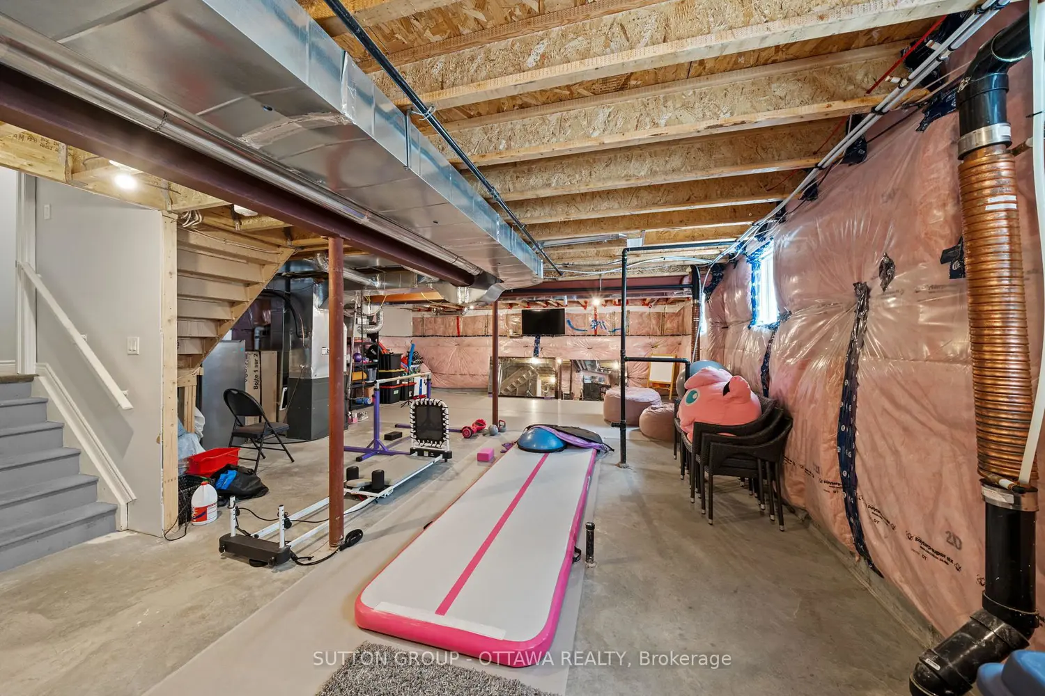 Additional image 17 of 1013 Manege Street