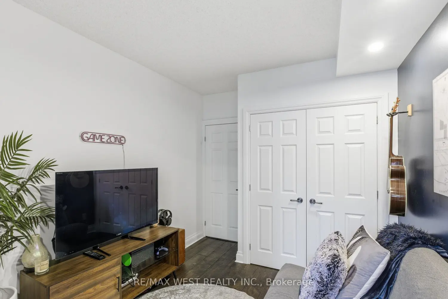 Additional image 17 of 55 Bloor Street 1709