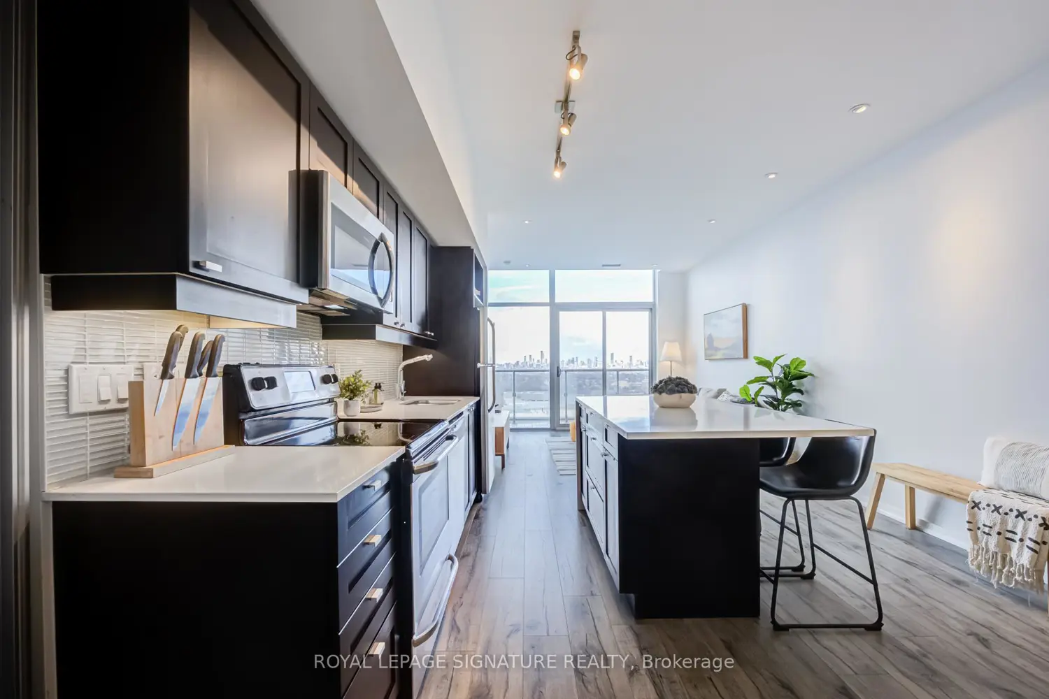 Additional image 5 of 105 The Queensway 3513