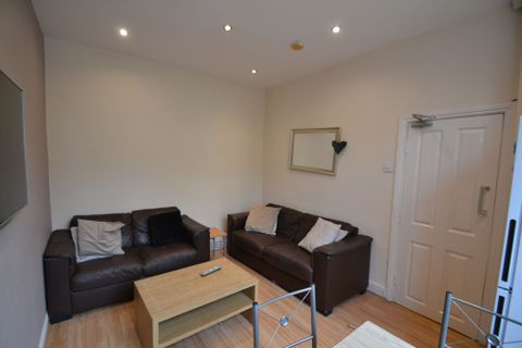 Denison Road, Manchester M14, Room to rent