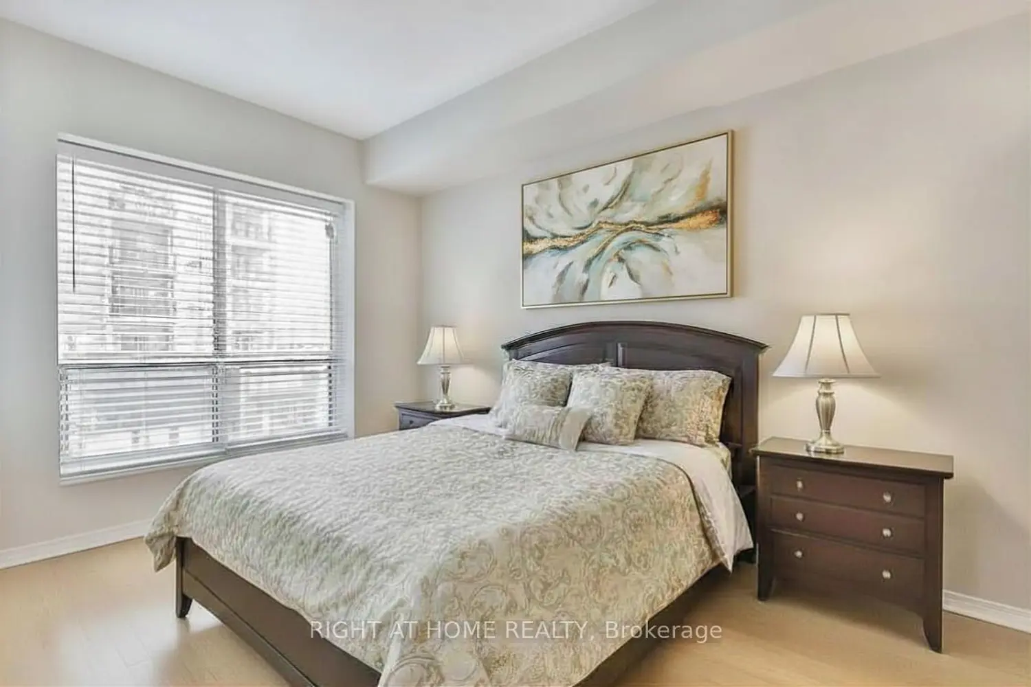 Additional image 9 of 8 Maison Parc Court 305