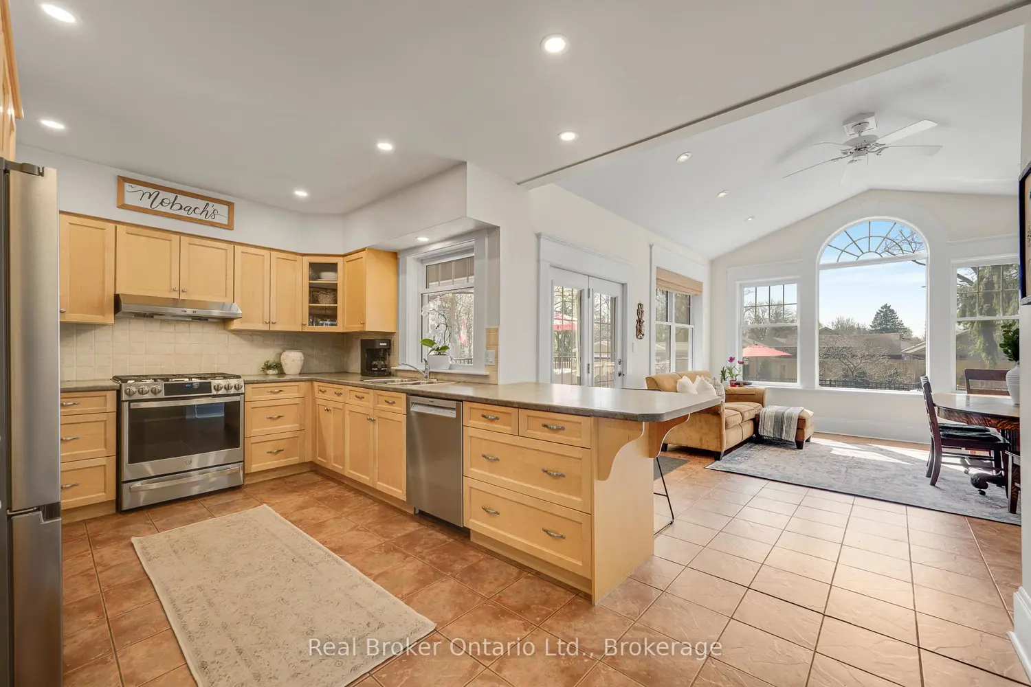 Additional image 6 of 739 Colborne Street