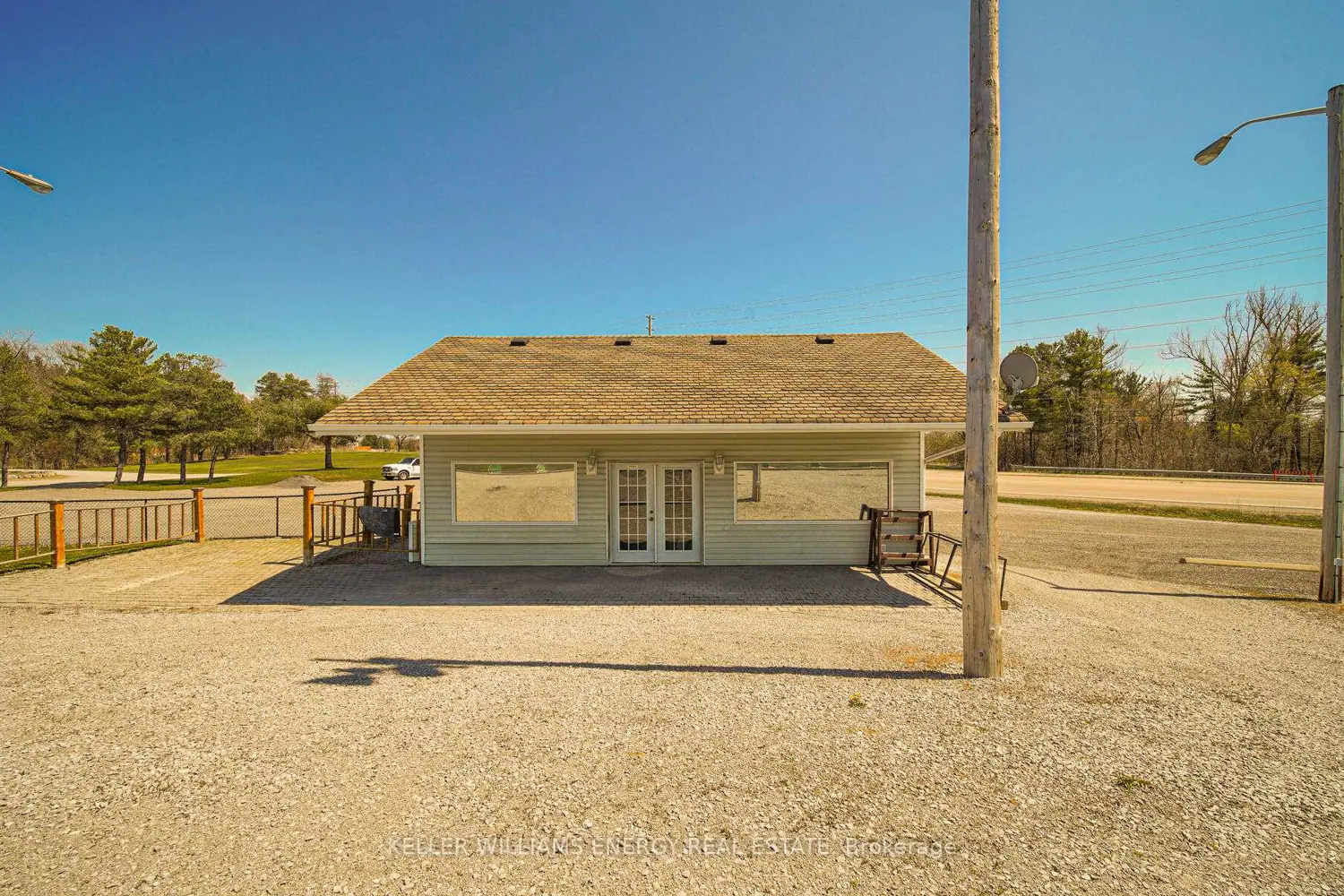 560 Taunton Road photo 5