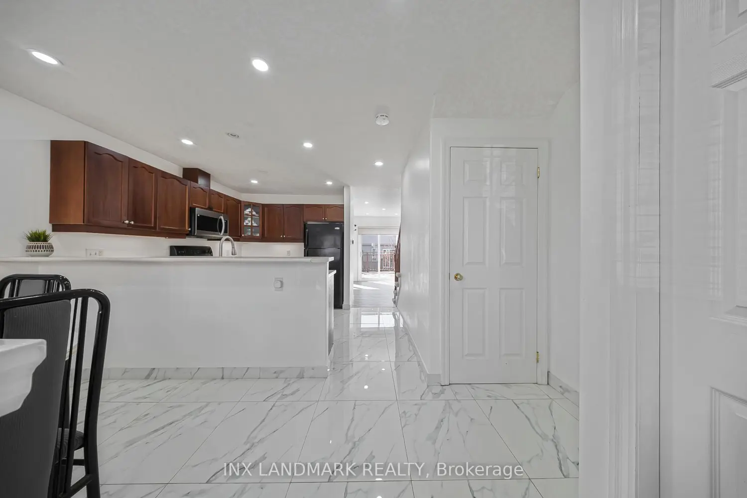 Additional image 4 of 535 Windflower Crescent 18