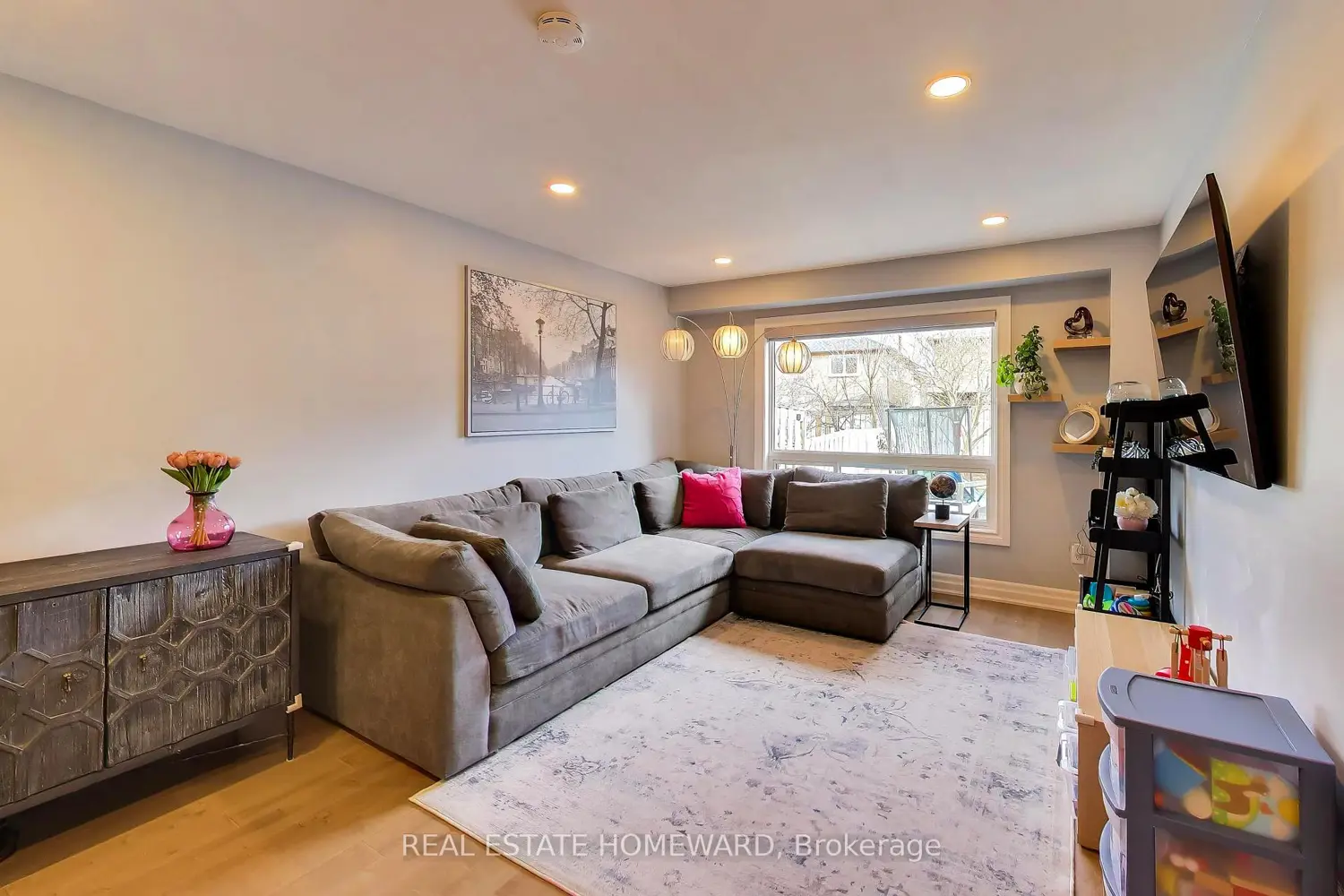 Additional image 3 of 3375 Fenwick Crescent