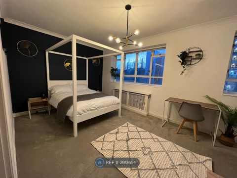Keats House, London SW1V, Room to rent